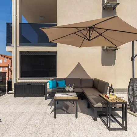 Awesome In With Kitchen Crikvenica