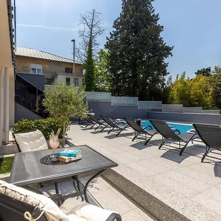 Awesome In With Kitchen Apartment *